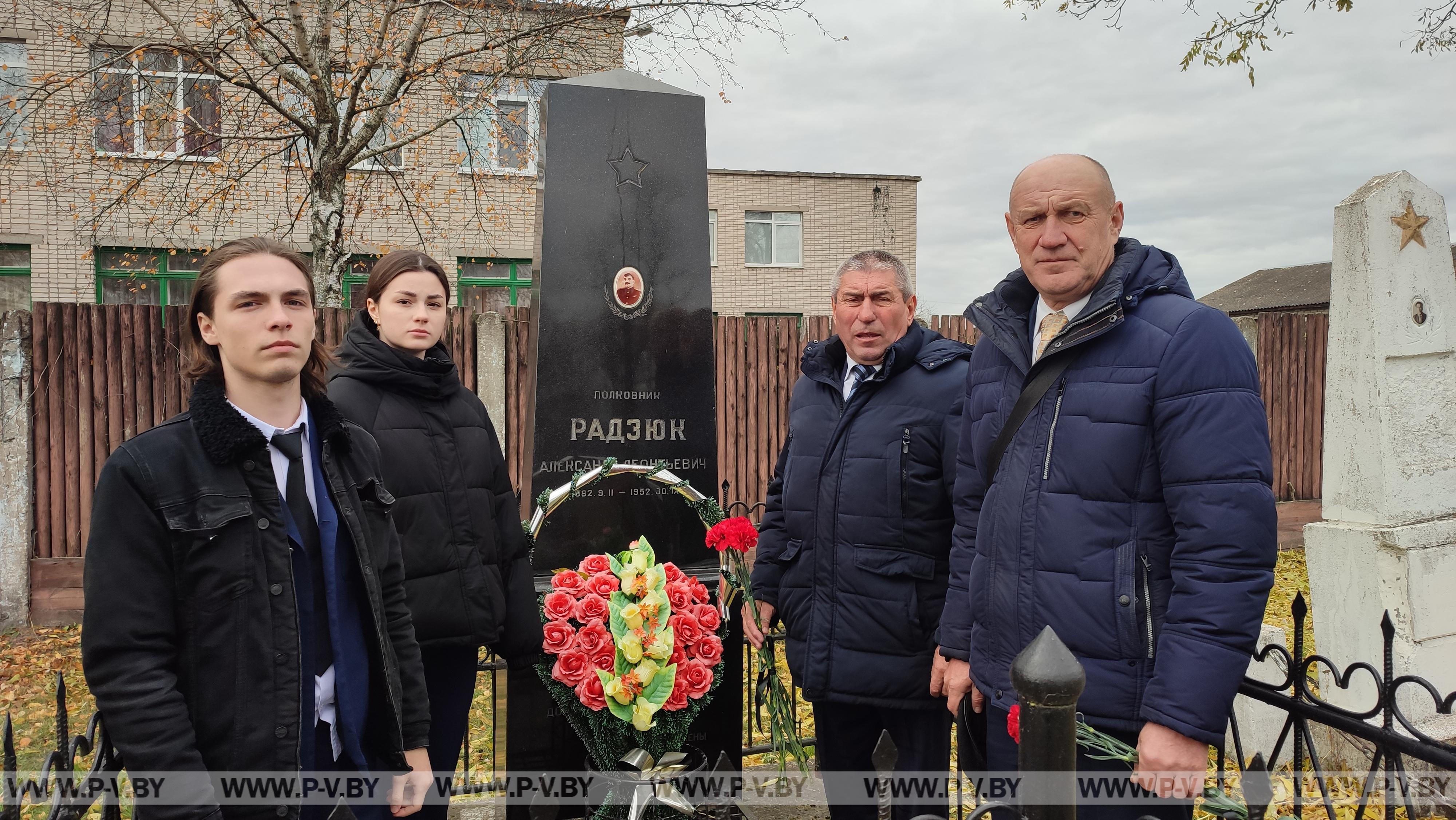 Пинские ветераны милиции и молодежь почтили память участников войны