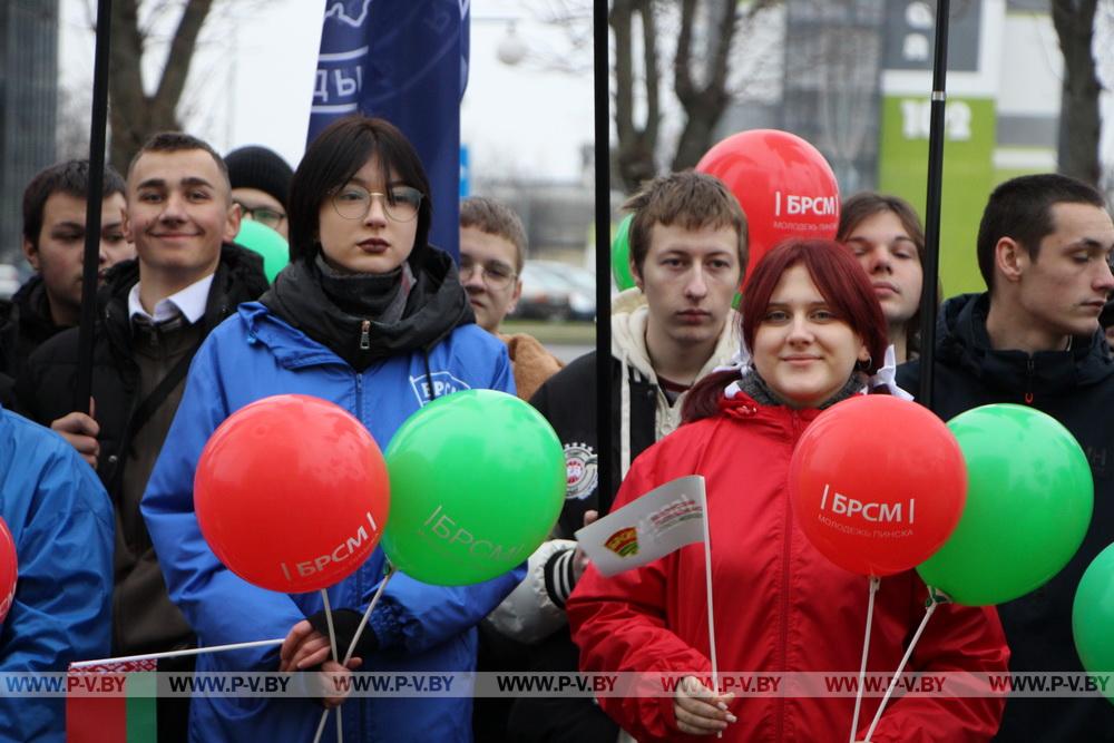 В Пинске ярко открыли новый мурал «Будущее Беларуси в твоих руках»