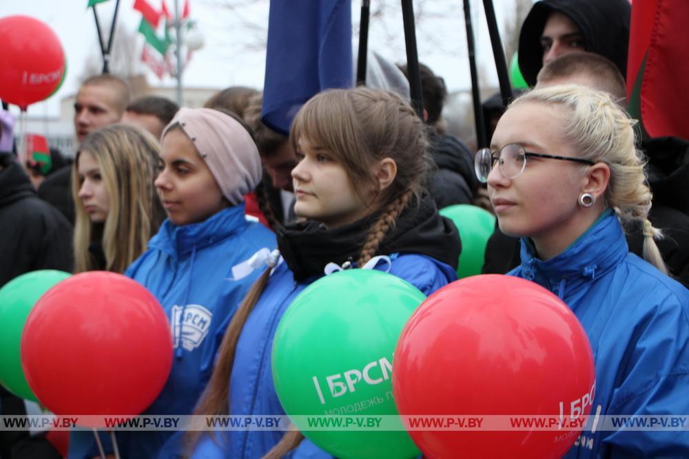 В Пинске ярко открыли новый мурал «Будущее Беларуси в твоих руках»