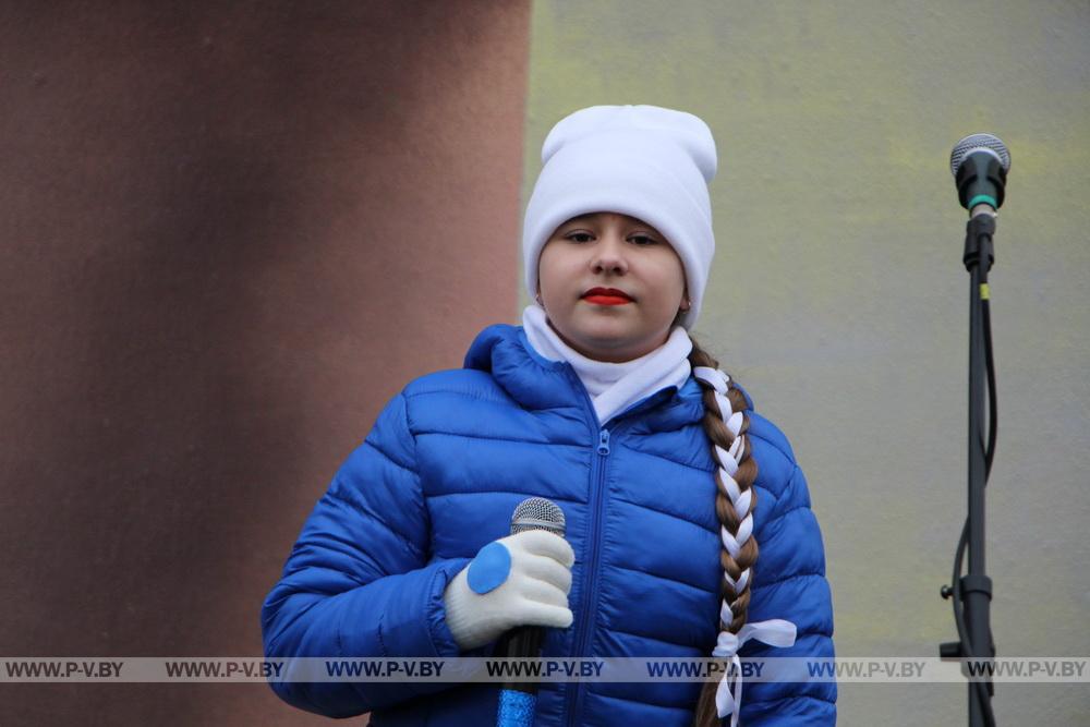 В Пинске ярко открыли новый мурал «Будущее Беларуси в твоих руках»