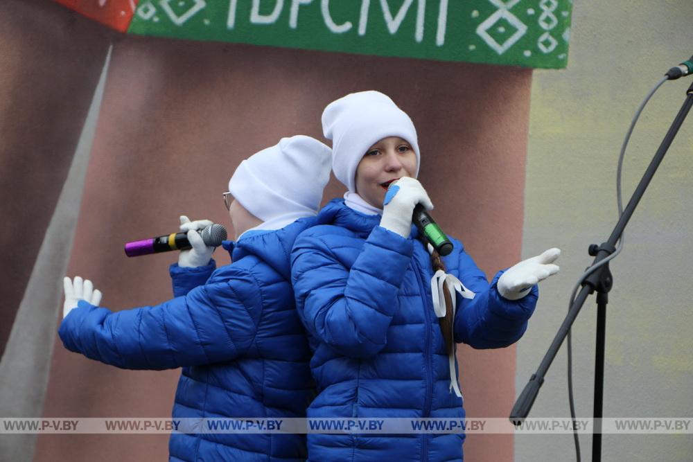 В Пинске ярко открыли новый мурал «Будущее Беларуси в твоих руках»