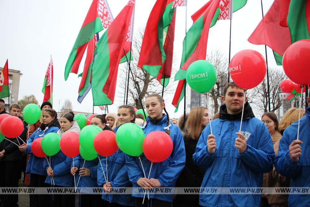 В Пинске ярко открыли новый мурал «Будущее Беларуси в твоих руках»