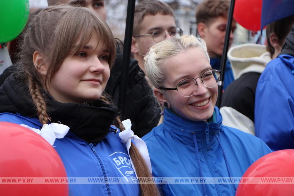 В Пинске ярко открыли новый мурал «Будущее Беларуси в твоих руках»