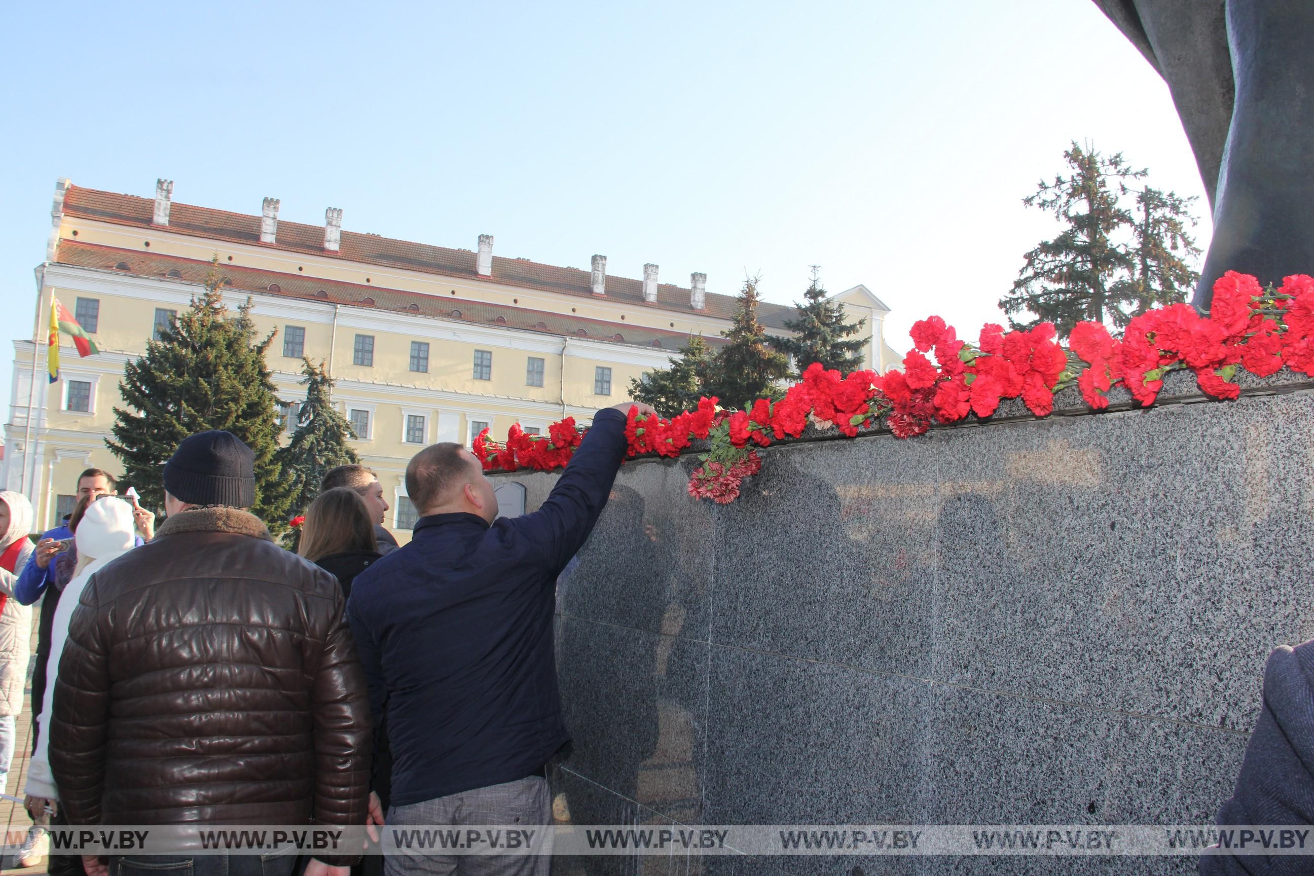 В Пинске отметили 107 годовщину Октябрьской революции