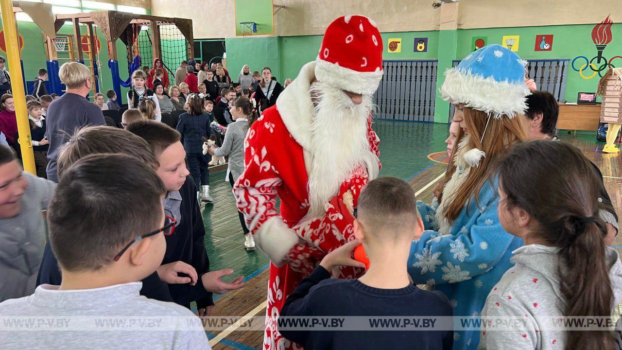 Новогодний праздник для воспитанников Молотковичской школы-интерната