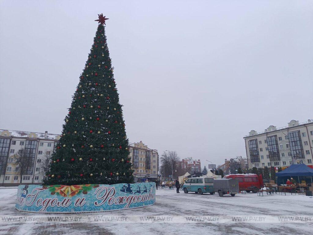 Узнали программу открытия главной елки Пинска Узнали программу открытия главной елки Пинска
