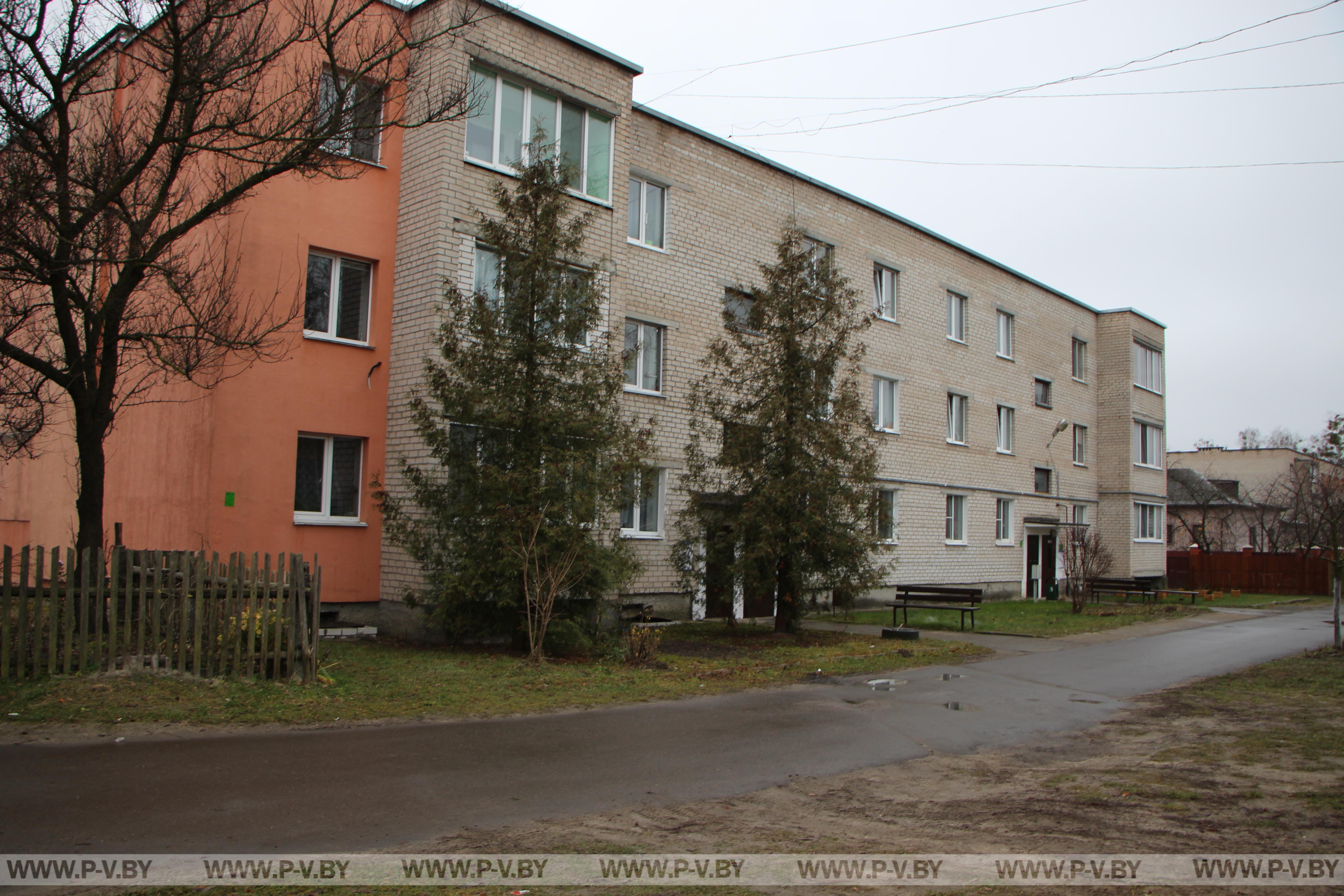 На улице Парковой в деревне Заполье Пинского района наконец-то строят тротуар