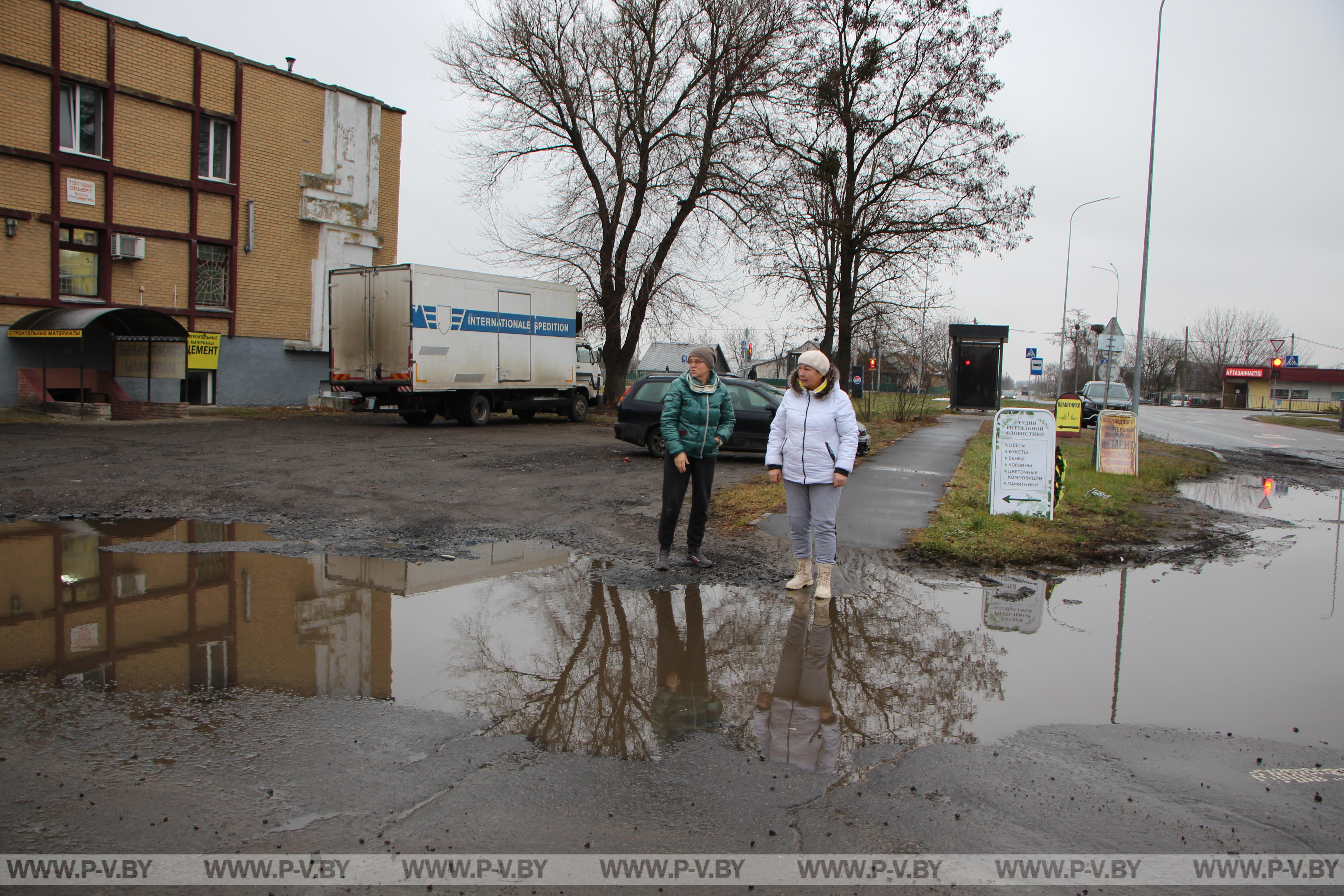 На улице Парковой в деревне Заполье Пинского района наконец-то строят тротуар