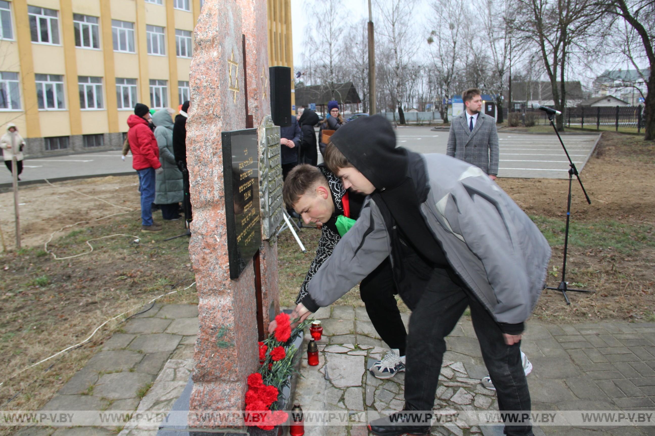 В Пинске отметили Международный день памяти жертв преступления геноцида