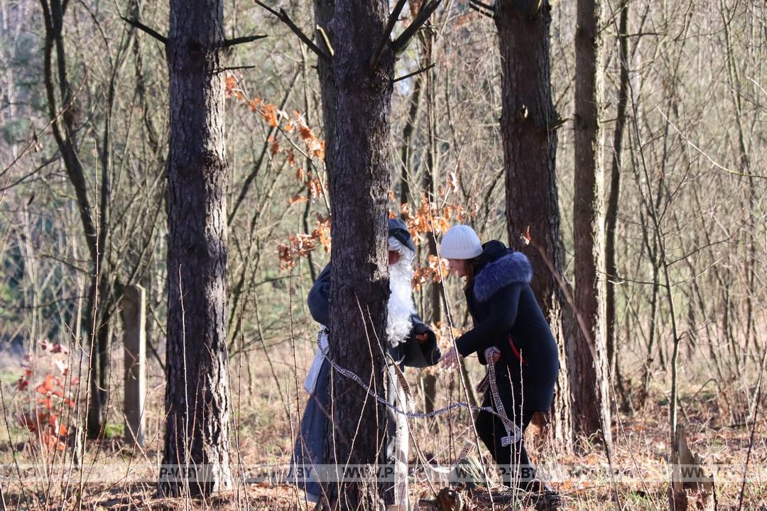 Зюзя, Хапун, Зазовка и другие сказочные персонажи ждут в полесской резиденции Деда Мороза