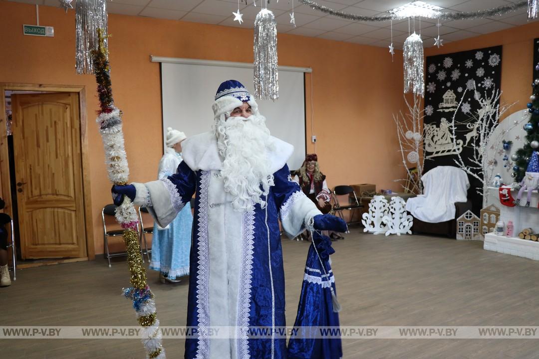 Зюзя, Хапун, Зазовка и другие сказочные персонажи ждут в полесской резиденции Деда Мороза