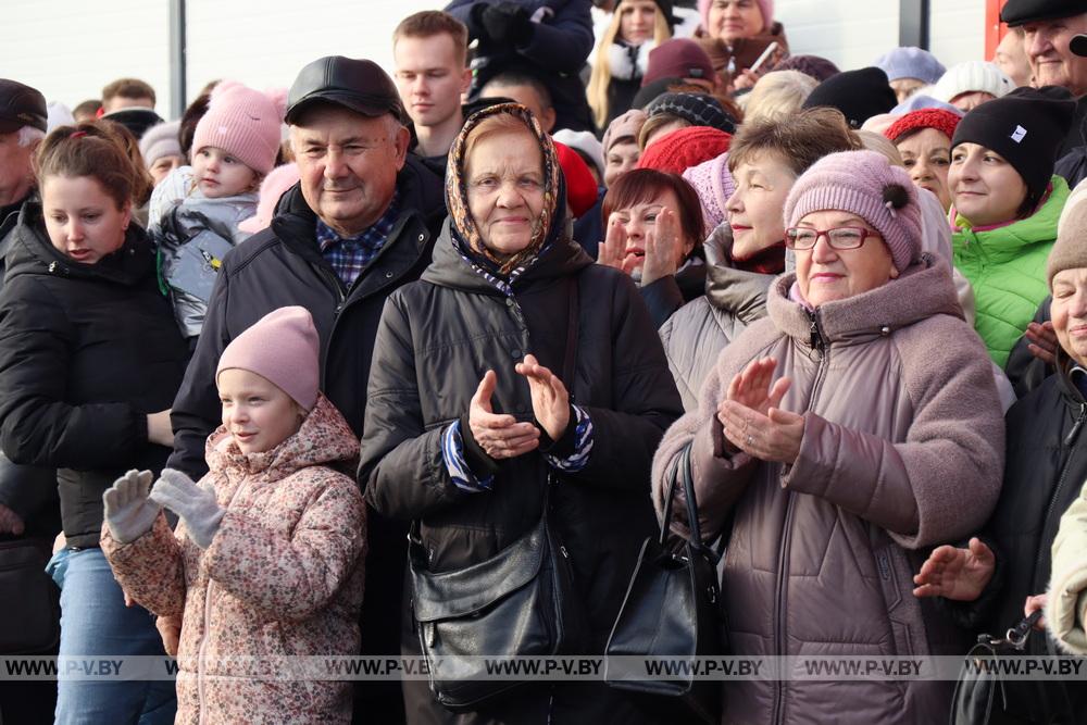 В Пинске сегодня торжественно открыли торгово-развлекательный центр «Пина Парк»