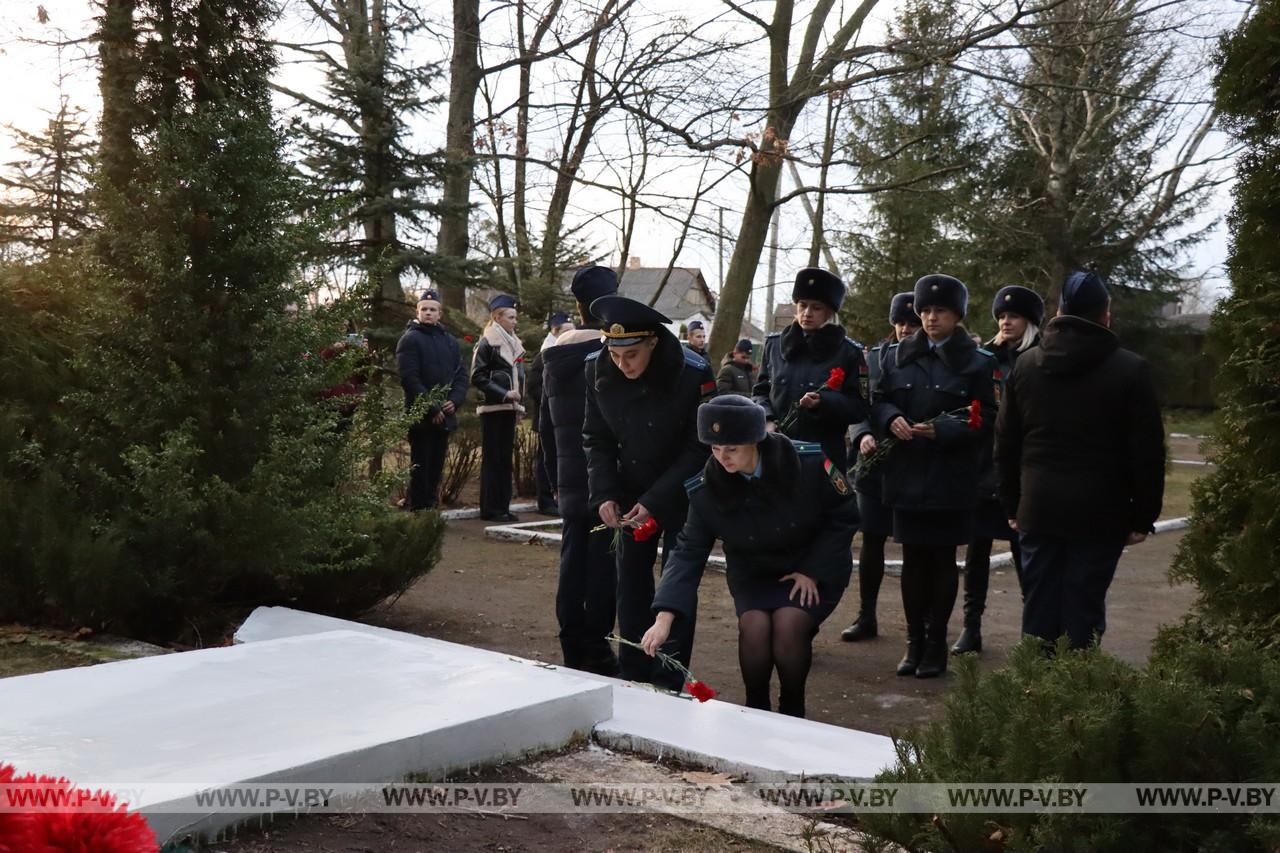 В Пинском районе почтили память трагически погибшего 80 лет назад прокурора Виктора Морозова