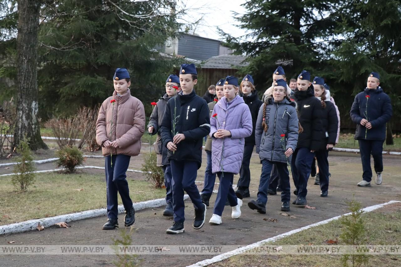 В Пинском районе почтили память трагически погибшего 80 лет назад прокурора Виктора Морозова