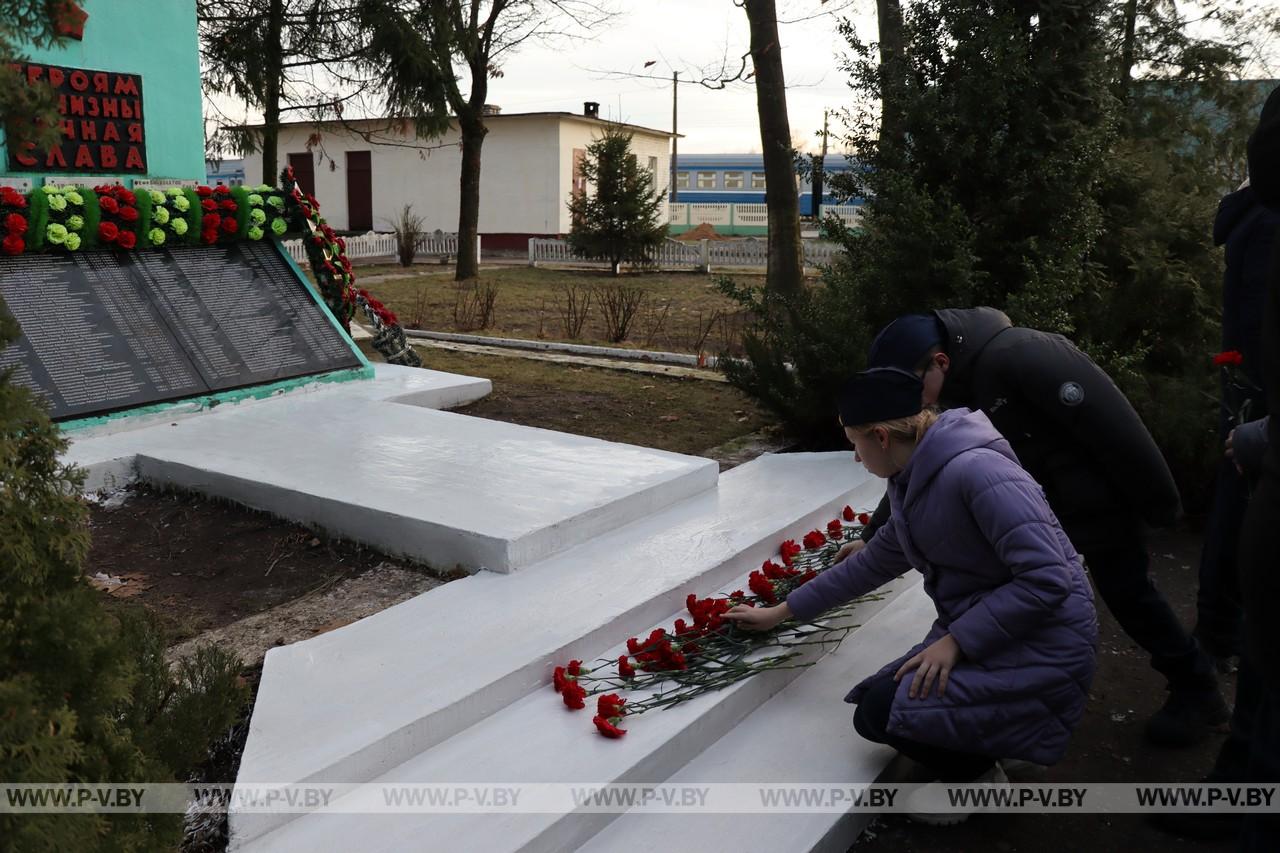 В Пинском районе почтили память трагически погибшего 80 лет назад прокурора Виктора Морозова