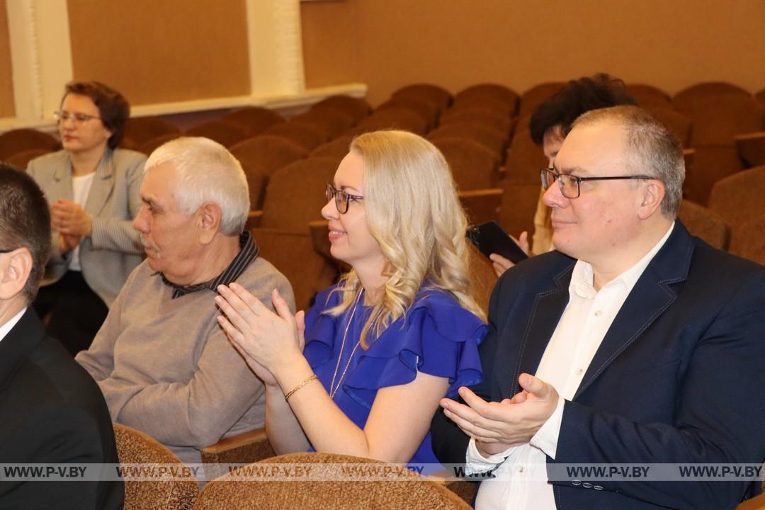 Золотых юбиляров совместной жизни торжественно чествовали в районном загсе