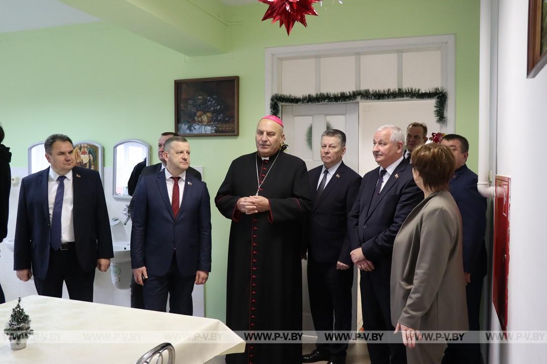 Председатель Брестского облисполкома Пётр Пархомчик посетил Логишинский Дом милосердия