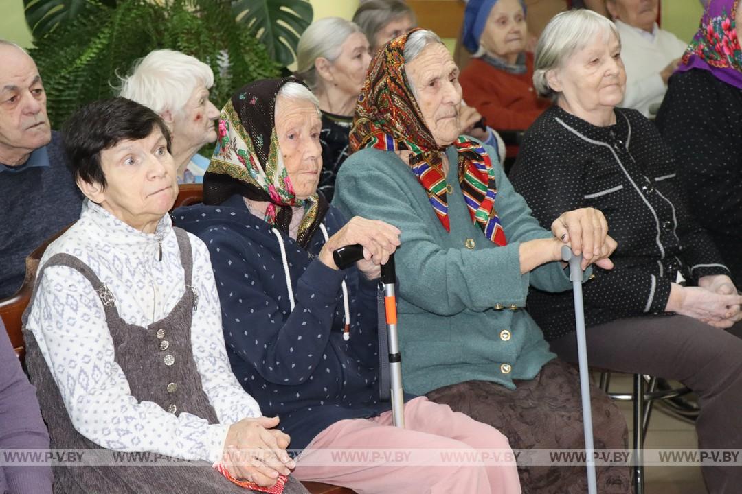 Председатель Брестского облисполкома Пётр Пархомчик посетил Логишинский Дом милосердия