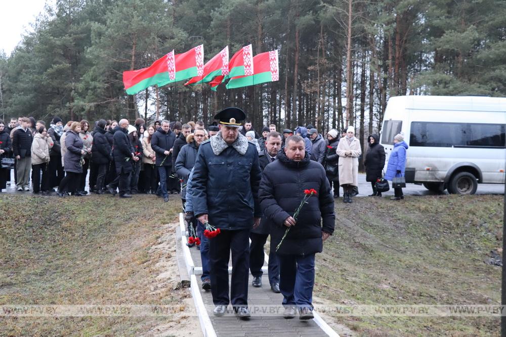 В Пинском районе почтили память жертв геноцида В Пинском районе почтили память жертв геноцида