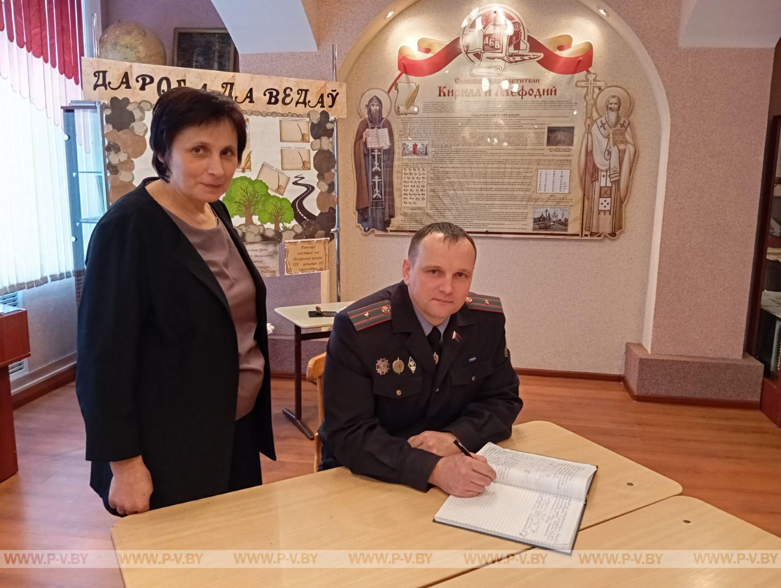 Милиционер-выпускник Погост-Загородской школы дал ребятам советы по профессиональному самоопределению