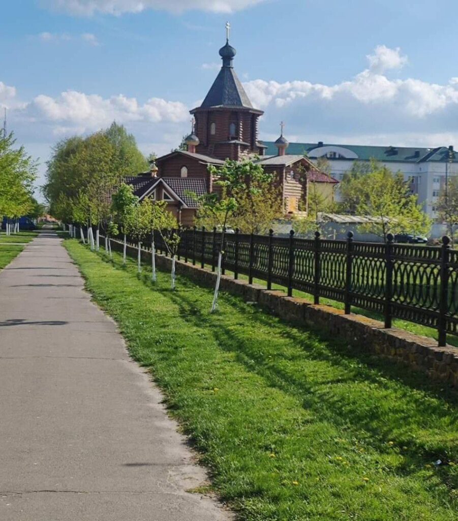 В Пинске строится храм в лучших традициях деревянного зодчества