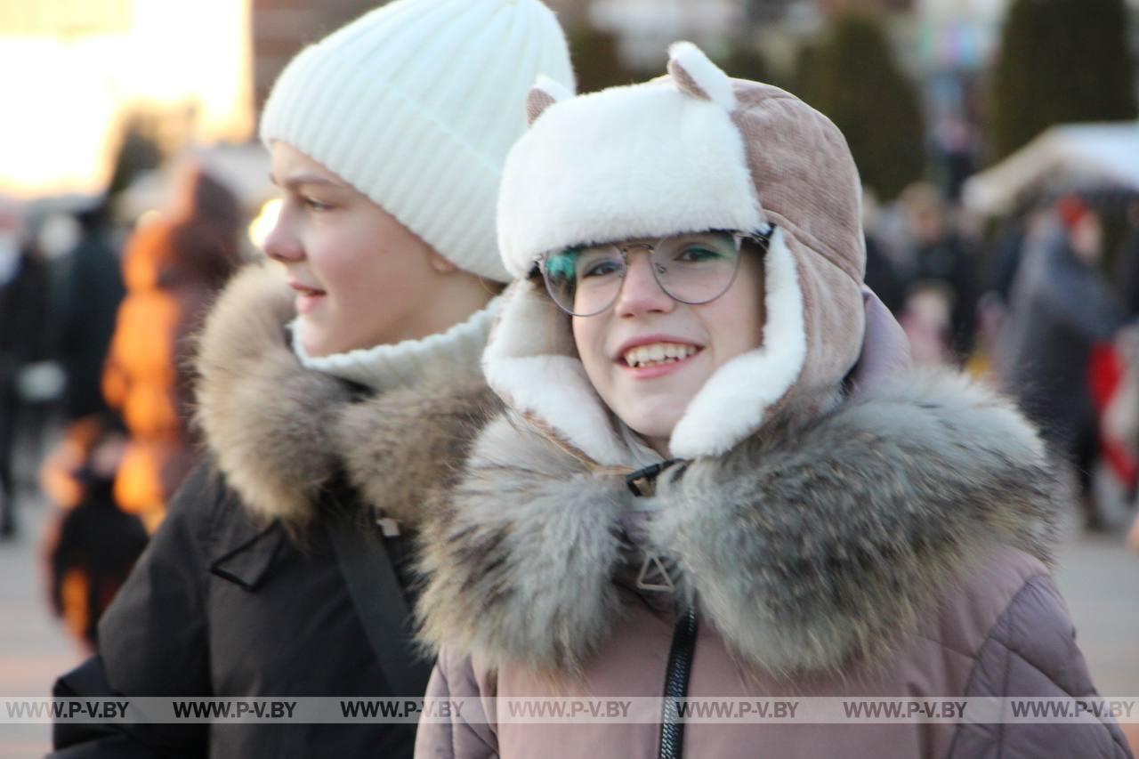 Торжественное открытие новогодней елки в Пинске