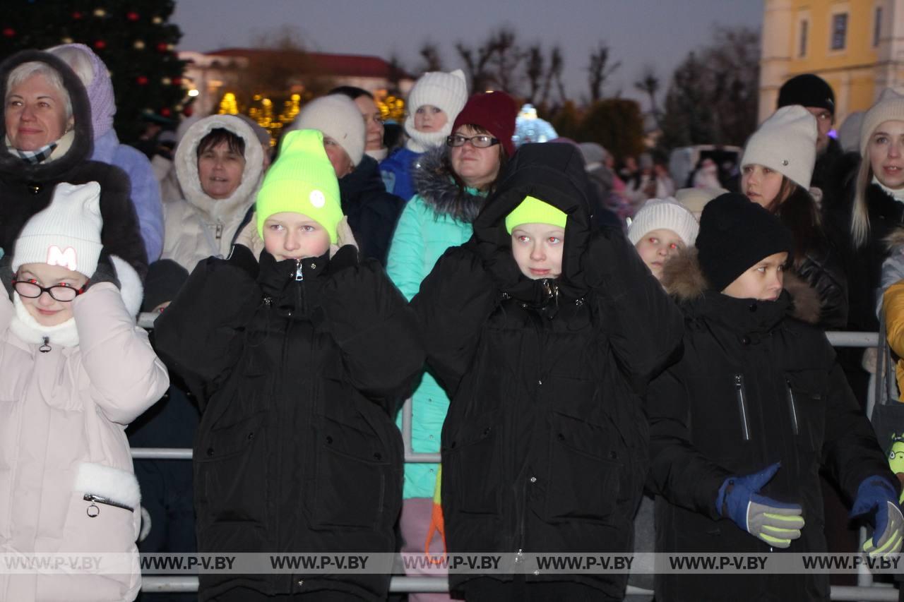 Торжественное открытие новогодней елки в Пинске