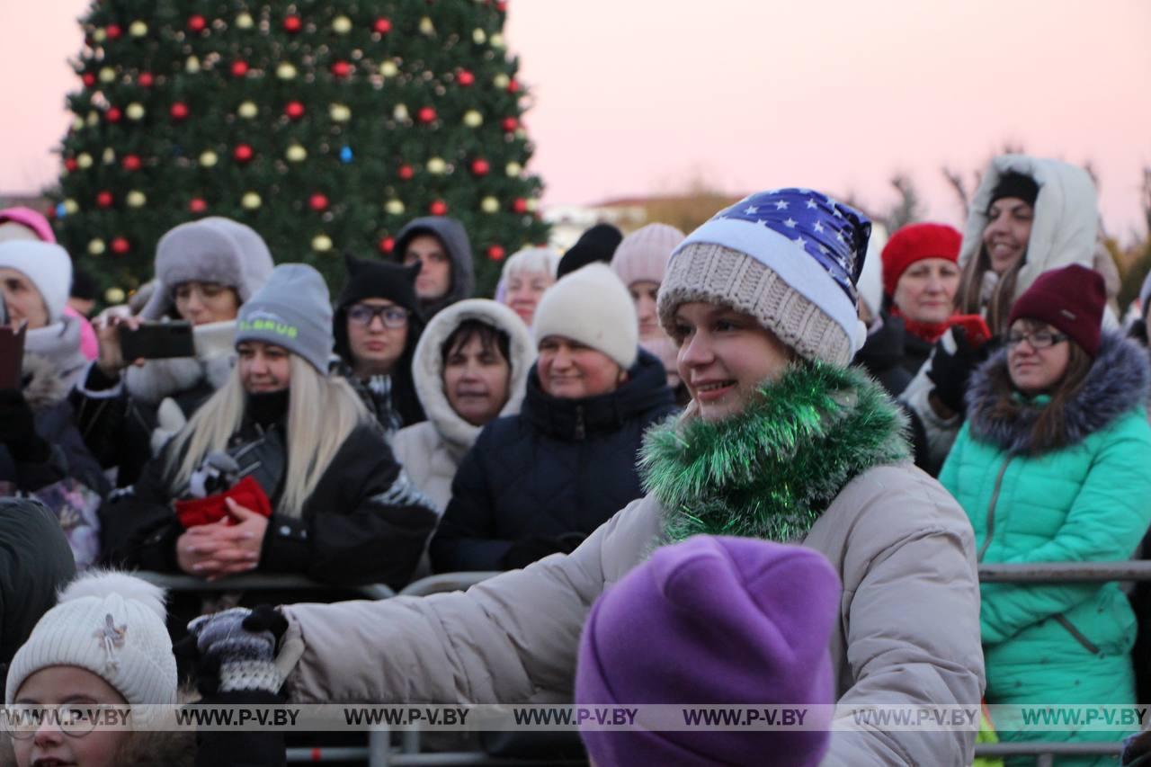 Торжественное открытие новогодней елки в Пинске