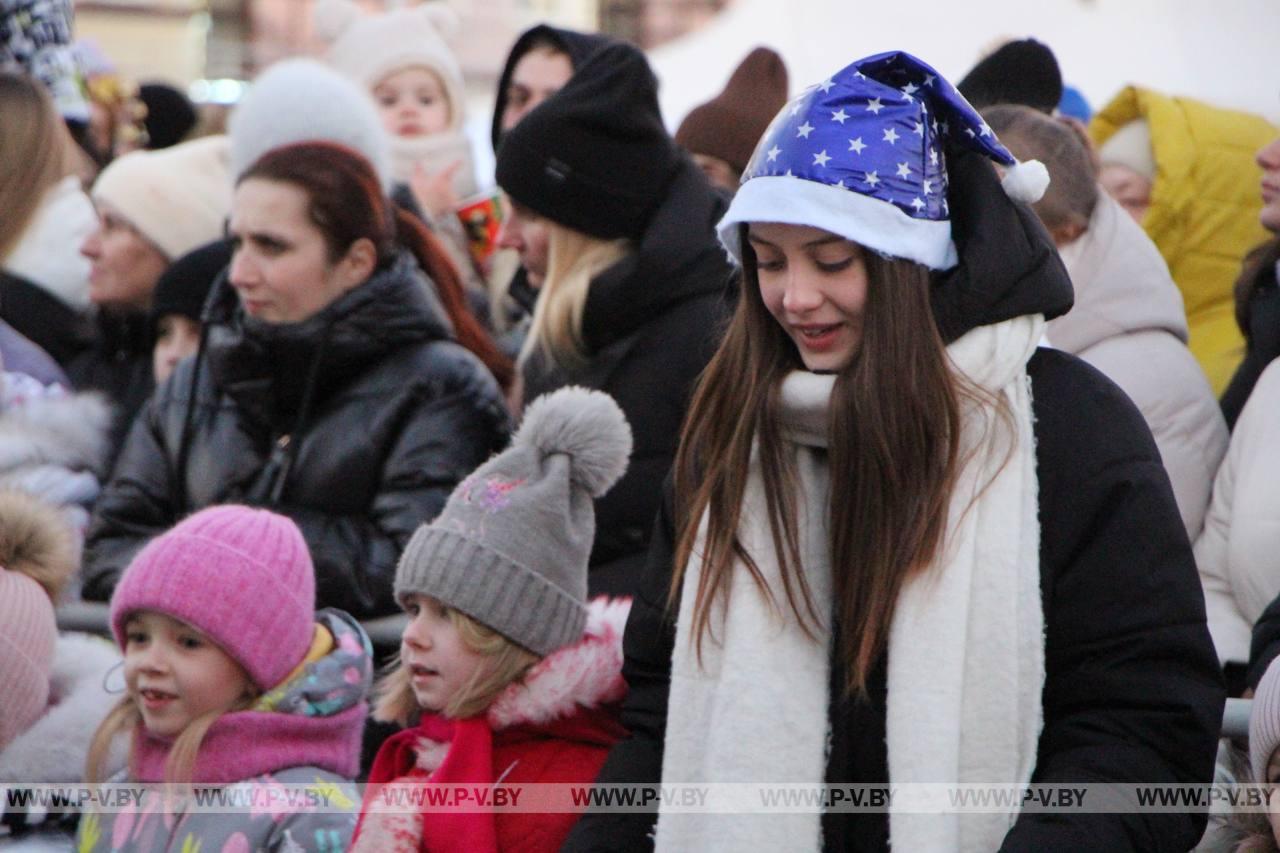 Торжественное открытие новогодней елки в Пинске