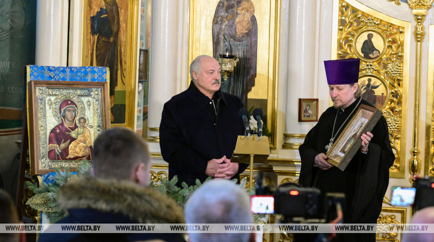 Курс на мир и созидание, плюсы "диктатуры" и признание в любви. Лукашенко в Рождество сказал о главном