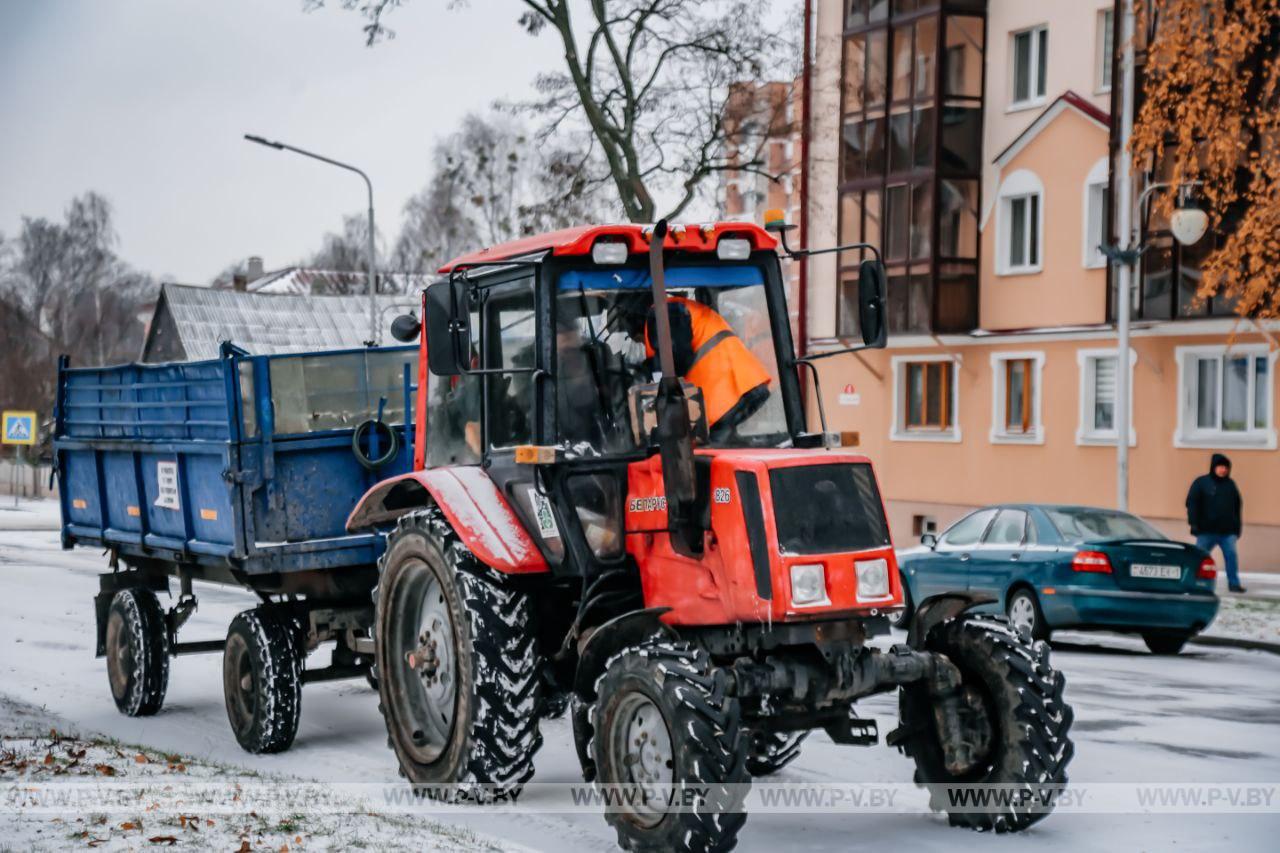 Со сложными погодными условиями дорожники справляются