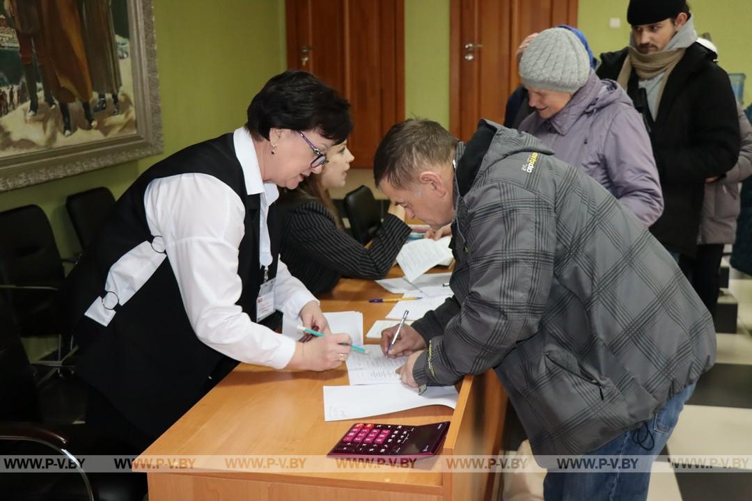 Голосуют жители Парохонска