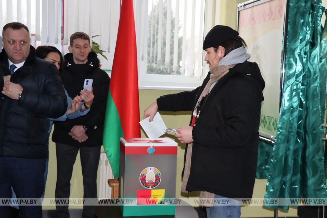 Голосуют жители Парохонска