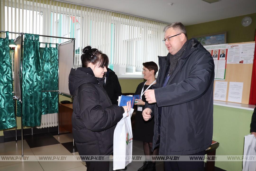 Голосуют жители Парохонска