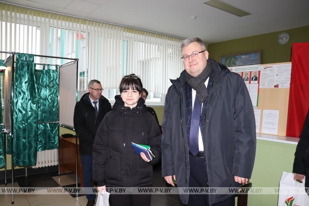 Голосуют жители Парохонска