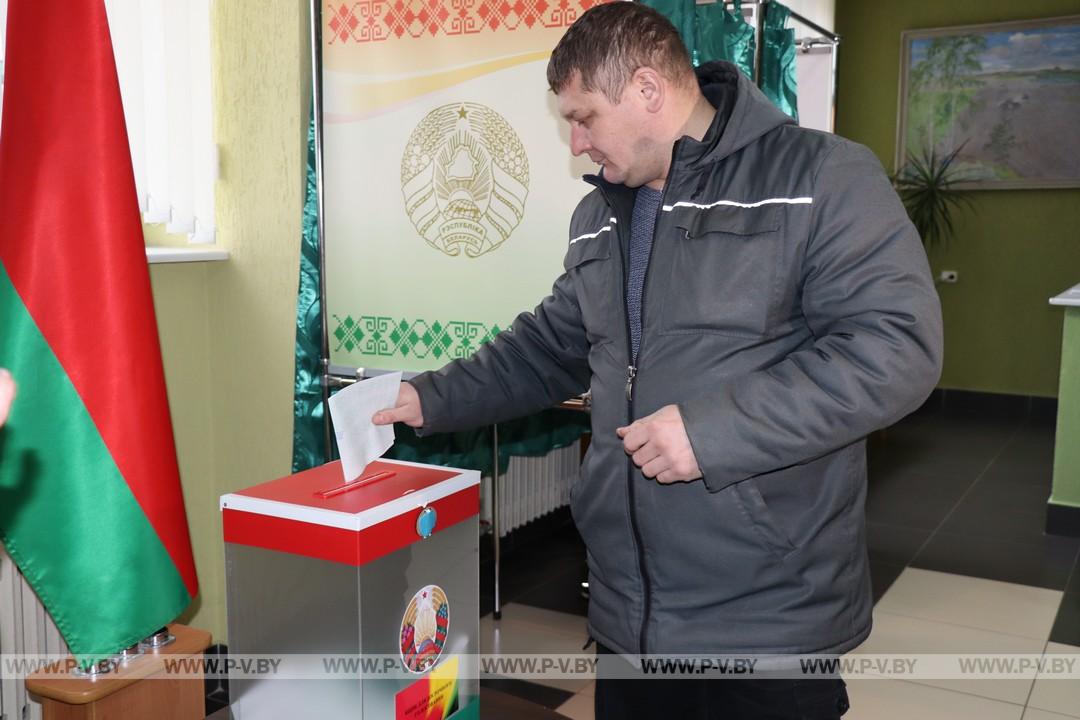 Голосуют жители Парохонска