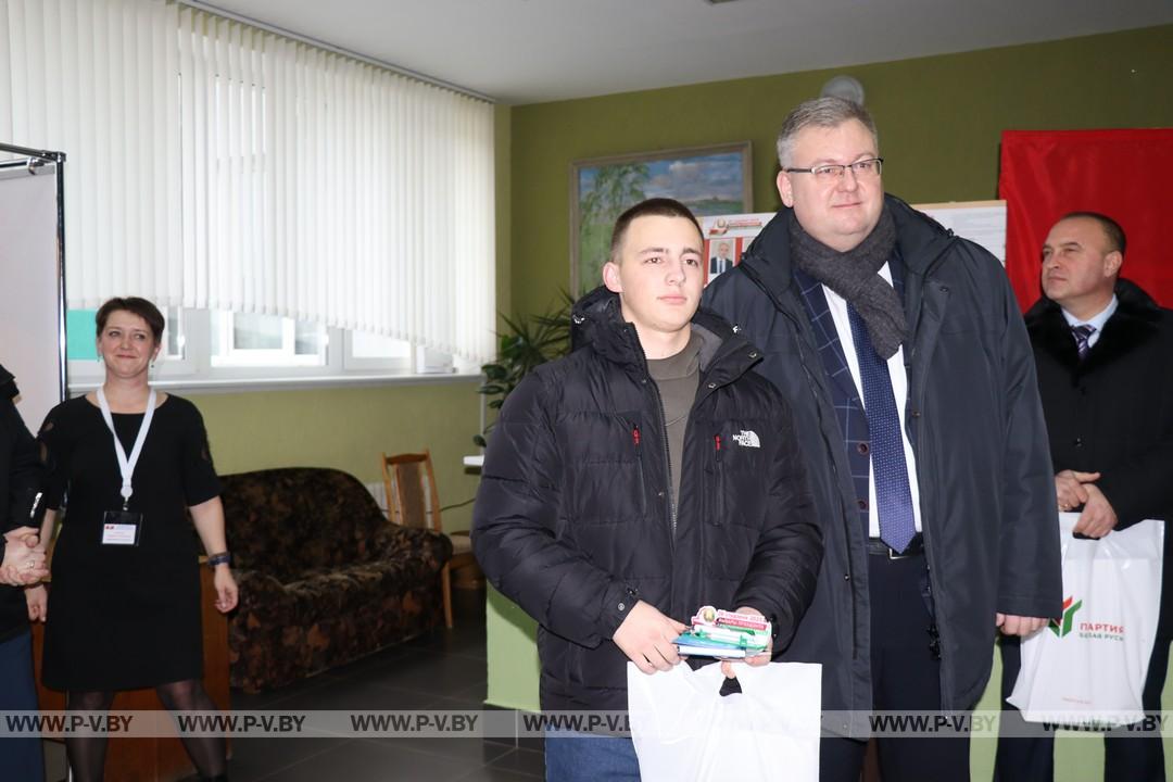 Голосуют жители Парохонска