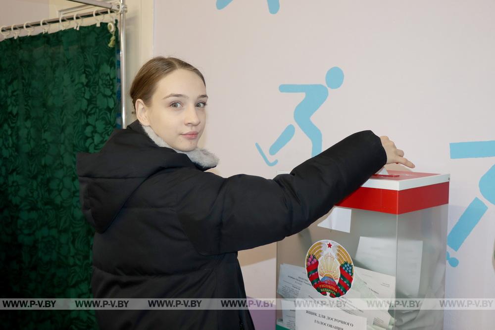 Молодежь Пинского района присоединилась к акции «Твой голос первый»