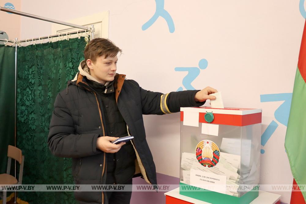 Молодежь Пинского района присоединилась к акции «Твой голос первый»