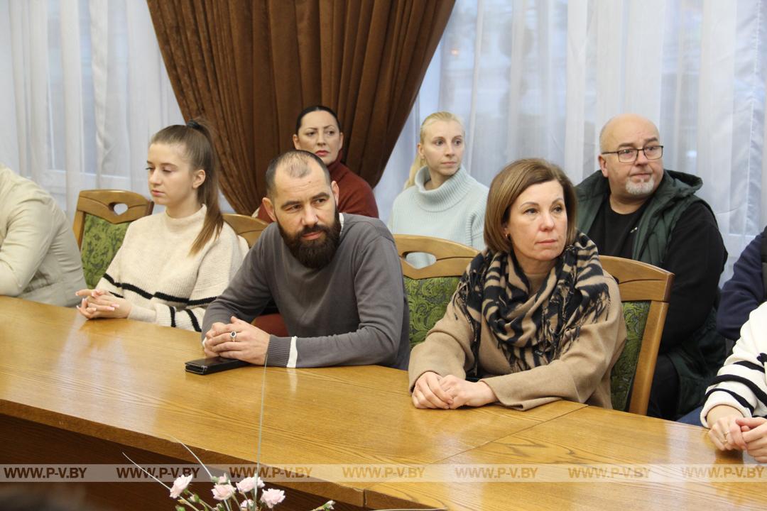 Николай Новак провел встречи с коллективами центра культуры и творчества и городского Дома культуры