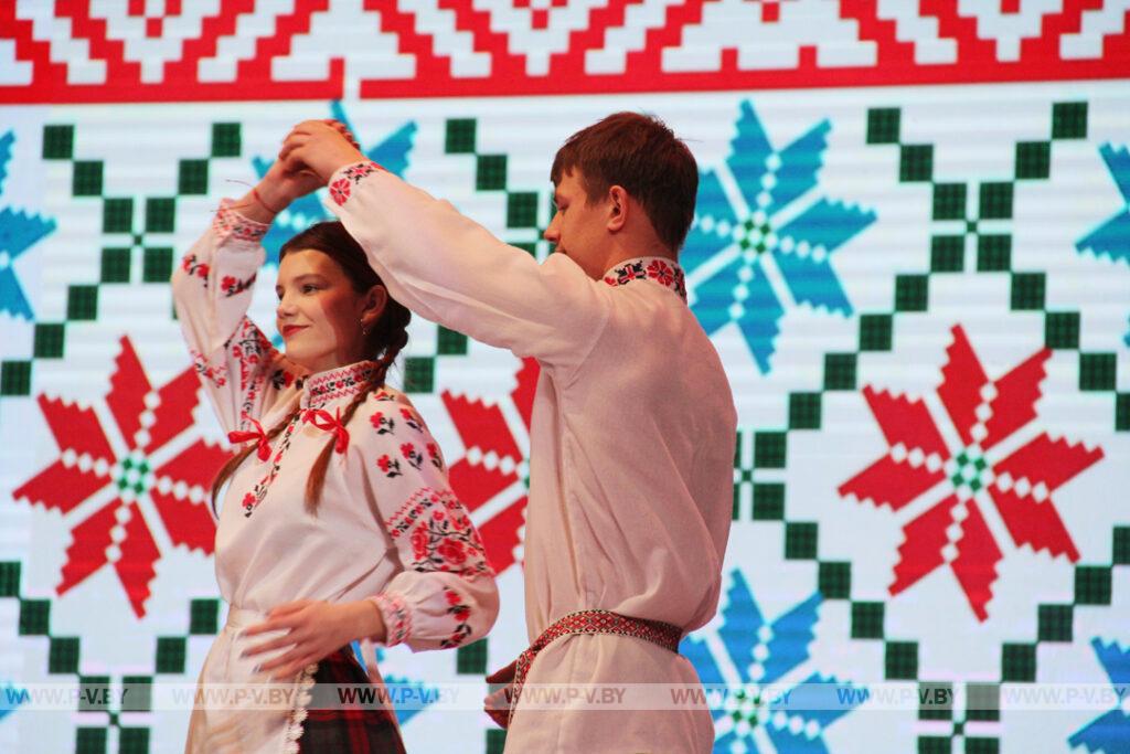 Здравствуй, мир! Таланты на зональном конкурсе детского творчества