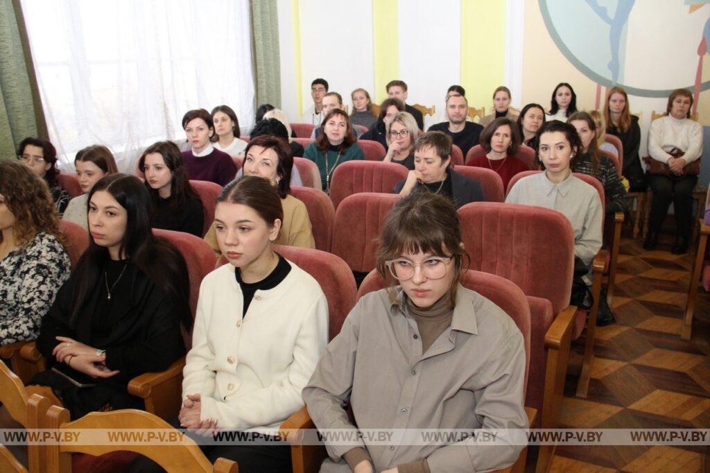 Николай Новак во главе информационной группы встретился с коллективом колледжа искусств