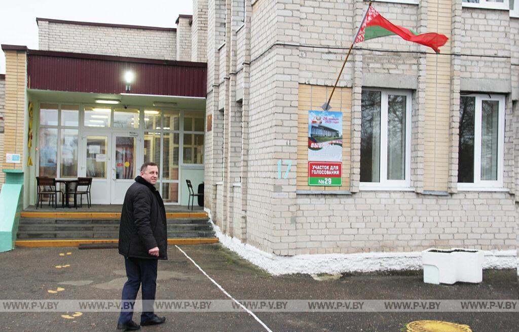 Заместитель председателя горисполкома Николай Новак проголосовал на избирательном участке № 29