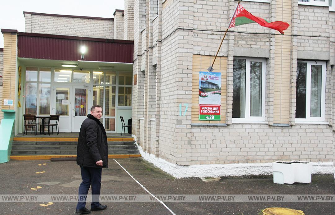 Заместитель председателя горисполкома Николай Новак проголосовал на избирательном участке № 29