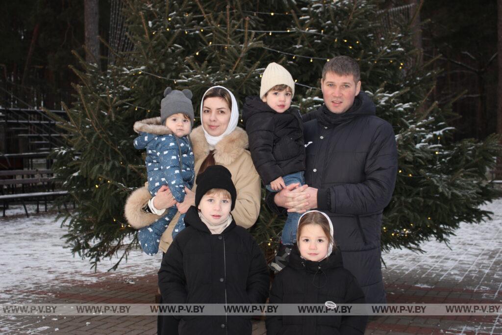 Папа, мама, три сыночка и лапочка дочка Папа, мама, три сыночка и лапочка дочка