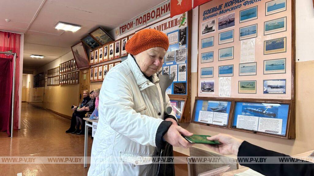 Свой голос за будущее страны отдают пинчане на избирательном участке №4