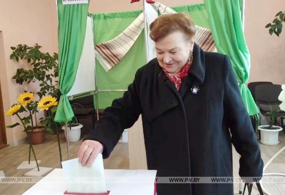 Свой выбор за благополучное будущее Беларуси сделали почетные граждане Пинского района