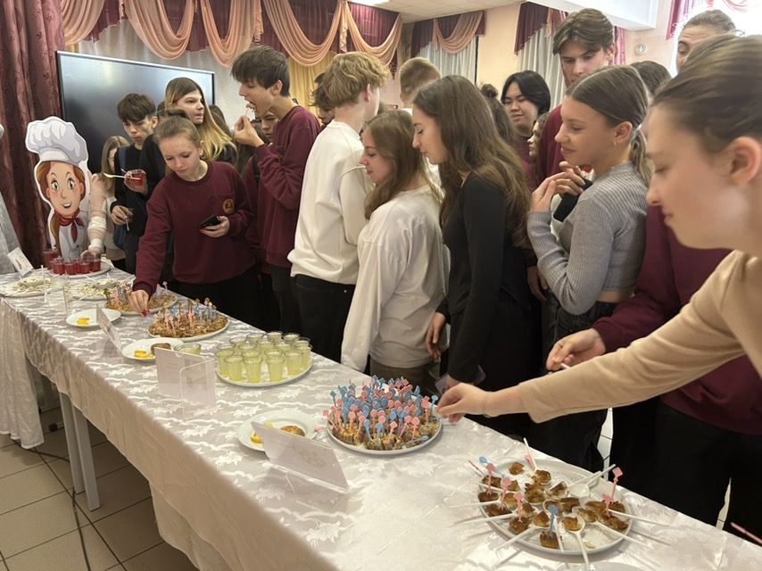 Ребята из средней школы № 12 участвовали в семинаре, дегустировали блюда школьной столовой