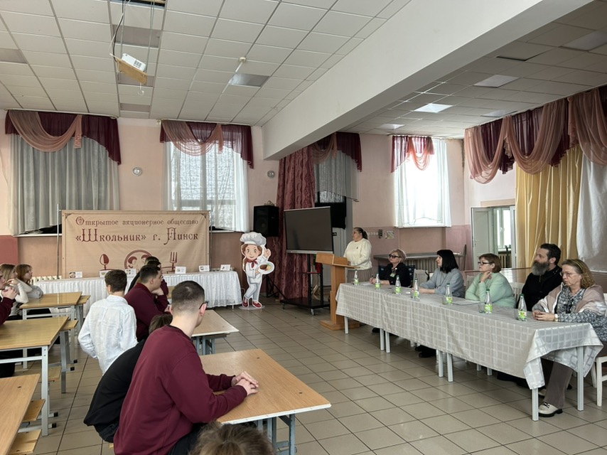 Ребята из средней школы № 12 участвовали в семинаре, дегустировали блюда школьной столовой