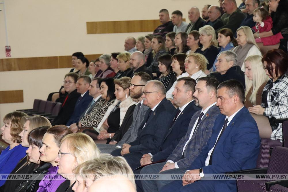 Пинский винодельческий завод отпраздновал юбилей наградами и концертом